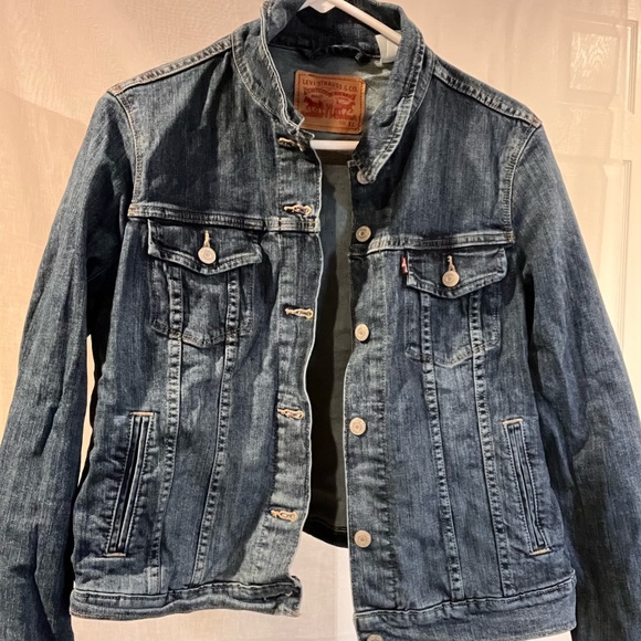 Medium Wash Levi’s Jean Jacket - Picture 2 of 5